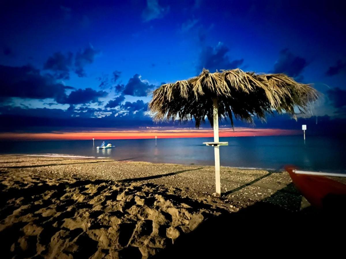 Bella Alba Apartment On The Beach Alba Adriatica Zewnętrze zdjęcie